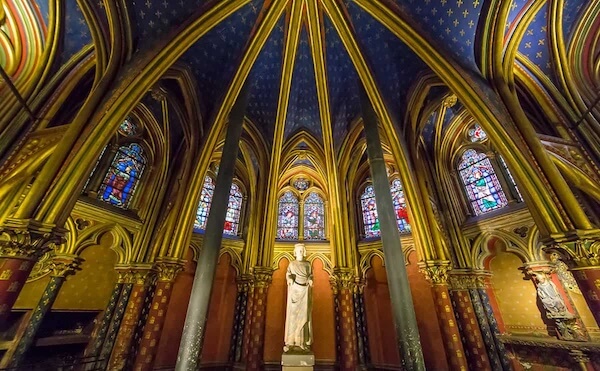 Im Inneren der atemberaubenden Sainte Chappelle