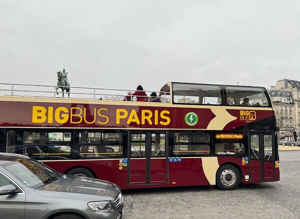 Mir ist gerade das Pferd und der Reiter IM Bus aufgefallen!