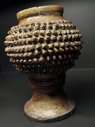 Exponate aus dem Warschauer Museum, darunter ein von Picasso signierter Teller.