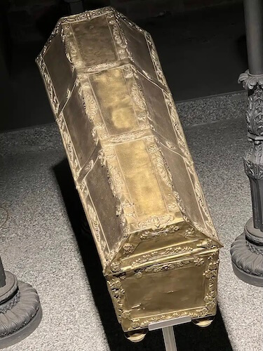 25 tolle Dinge, die man in Warschau unternehmen kann. Besuchen Sie die Krypta in St. Johannes.